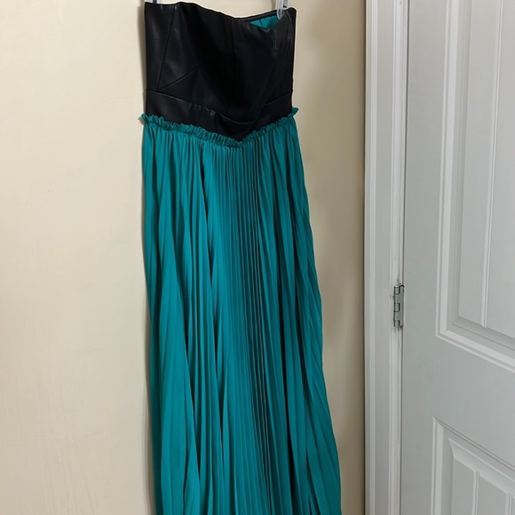 Gorgeous VICI dress! Brand new! Never worn! - Picture 1 of 7